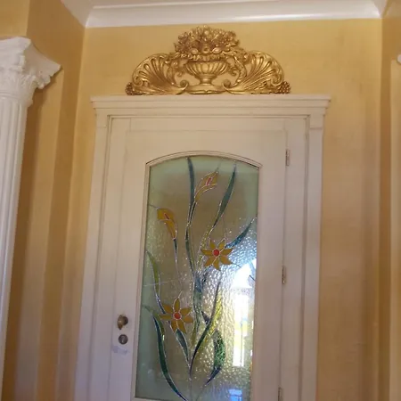 A La Maison De Gabry Bed & Breakfast