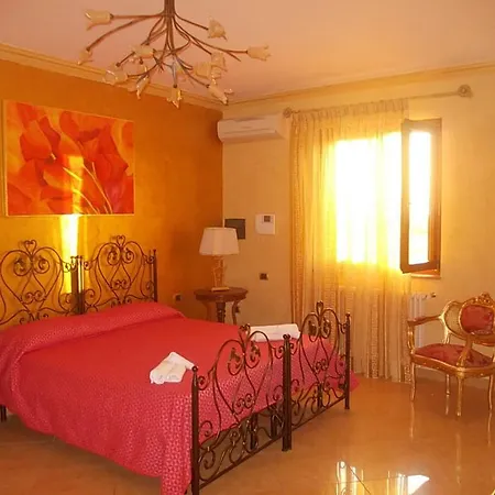 A La Maison De Gabry Bed & Breakfast 4*